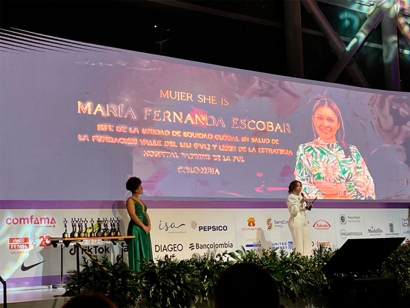 Imagen de fondo Nuestra docente Maria Fernanda Escobar fue la Ganadora de la Mujer del año en salud